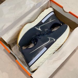 Nike React Infinity Run (Men’s 7)